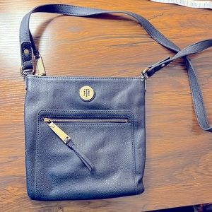 🇺🇸 Tommy Hilfiger crossbody purse 💙